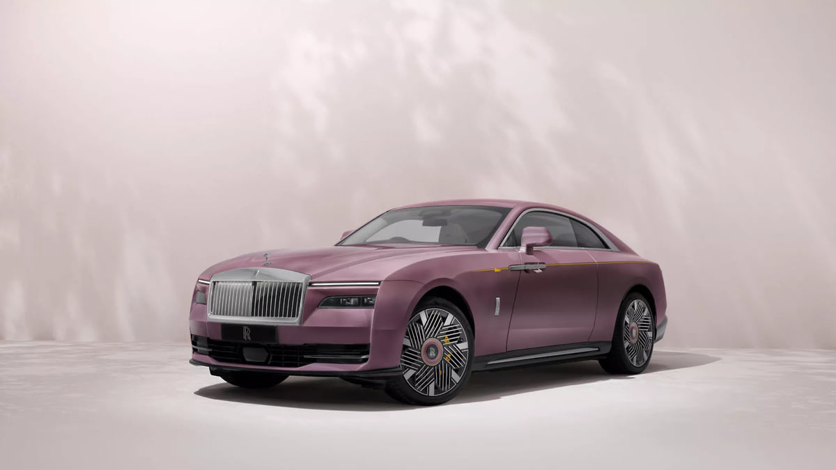 Эксклюзивный Rolls-Royce Spectre украсили цветущей вишней – Автопилот